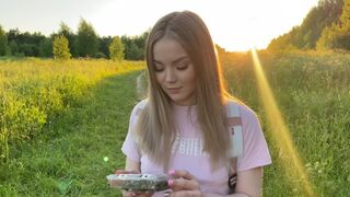 Friss háziasszony megcsalta a férjét egy erdésszel minden lyukban cuckold