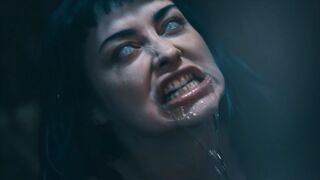 Csábos Kék Hajú Punk Csaj Átváltozása - Jewelz Blu a Parasited Csatornán Vadul Mag Numb-bal